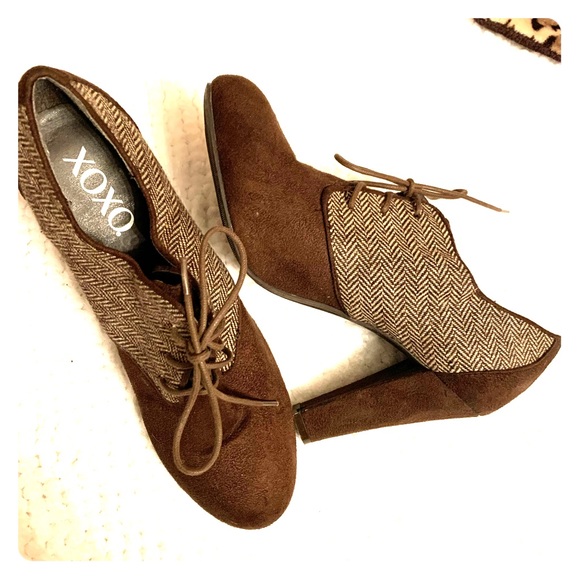 XOXO Booties - Picture 1 of 4